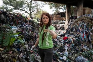 Textil- und Plastikmüll auf der Dandora-Mülldeponie in Nairobi
