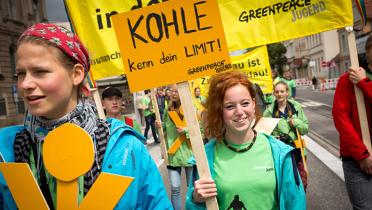 Auch in Potsdam sind die Jugendlichen der Greenpeace JAGs aktiv, diesmal gegen Kohleenergie. 