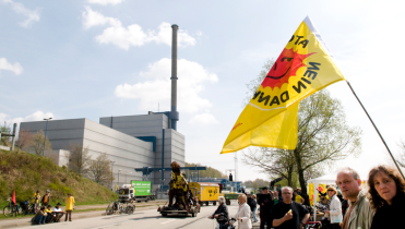 Atomkraft Gegner protestieren im April 2010 für die Abschaltung des AKW Brunsbüttel