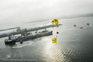 Protest gegen Öllieferung aus der Arktis in Rotterdam