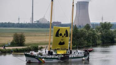 Das Greenpeace-Schiff Beluga auf Tour gegen alte Atomkraftwerke