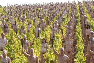 Protestaktion mit Künstler Spencer Tunick: 700 nackte Menschen formen Protest gegen Klimawandel, Oktober 2009