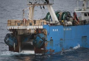 Spanischer Tiefseefischer MAR DEL MARES im Nordatlantik, April 2011