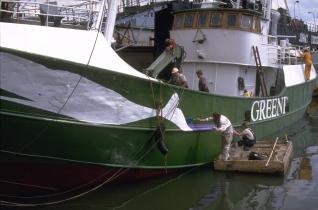 Umbau eines Fischtrawlers zur Moby Dick, Hamburg 1986