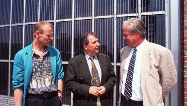 Klaus Töpfer zu Besuch im Greenpeace Lager mit Thilo Bode und Heinz Laing