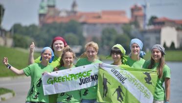 Vertreterinnen der Greenpeace Jugend aus Deutschland beteiligte sich an der Aktion in Krakau.