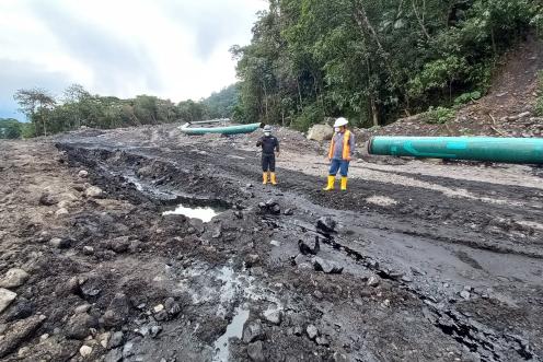 Öl-Unfall an einer Pipeline im Regenwald von Ecuador, Provinz Napo
