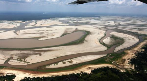 Dürre im Amazonasbecken: Sandbänke 29 km westlich von Tefé 09/27/2010