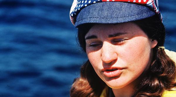 Greenpeace-Schlauchbootexpertin Carlie Trueman an Bord der Phyllis Cormack.