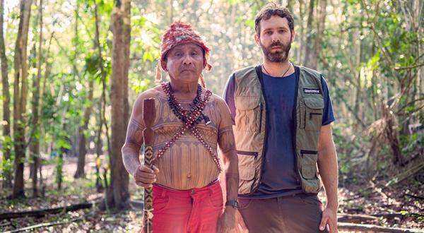 Jannes Stoppel und Munduruku-Häuptling