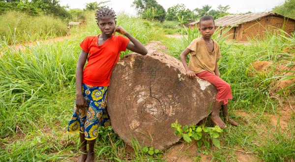 Kinder aus dem Yahonde Dorf im Kongo, 2014