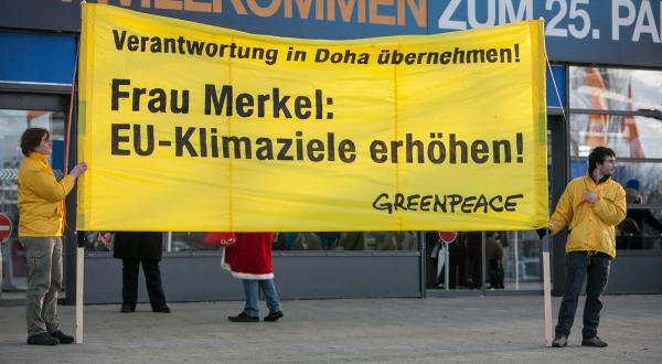 Protest CDU-Parteitag Merkel und COP18