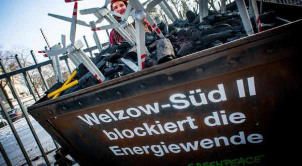 Potsdam, 25.01.2014: Proteste gegen den Abbau von Braunkohle und gegen geplante Tagebaue wie Welzow Süd II