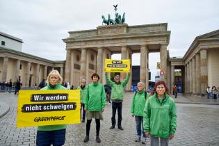 Greenpeace protest against SLAPP-Suits in Berlin