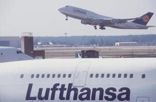 Lufthansa-Jets auf dem Flughafen Frankfurt 