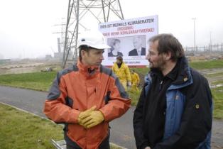 "Merkel und Josefsson" billboard Moorburg