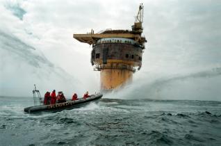 Aktion an der Brent Spar Ölplattform in der Nordsee