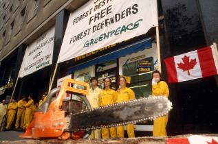 Greenpeace-Protest vor der kanadischen Botschaft in Wien, Österreich.