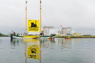 Beluga II Protestfahrt gegen alternde Atomanlagen