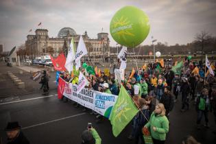 Anti-Kohle-Kundgebungen unter dem Motto: "Kohle stoppen - Klima jetzt schützen".