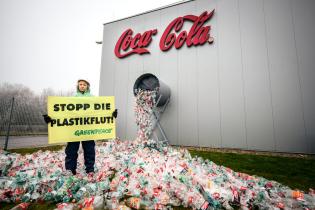 Aktion vor der Coca-Cola-Abfüllanlage in Österreich
