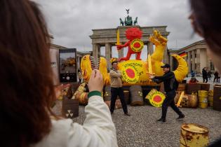 Shut Down of Nuclear Power Plants: AKW Dinosaur in Berlin