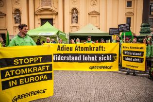 Greenpeace and BUND Naturschutz celebrate nuclear phase-out in Munich