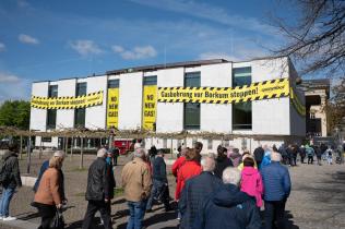 Protest gegen Gasbohrungen vor Borkum am Landtag von Niedersachsen