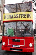 Roter Doppeldeckerbus beim Klimastreik Berlin