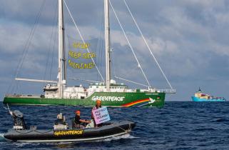 Protest mit der Rainbow Warrior gegen Tiefseebergbau im Pazifik 05/2021
