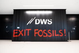 Protest im Foyer der DWS, Frankfurt: das umgestaltete Foyer