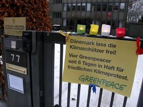 Mahnlichter vor dänischen Konsulaten