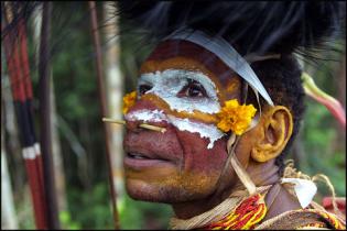Papua-Neuguina: Kriegerische Bemalung