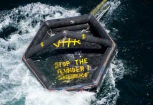 Greenpeace-Aktivisten protestieren gegen den Trawler Helen Mary, März 2012