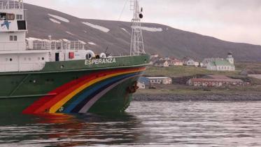 Die Esperanza vor St. George Island in der Beringsee, Alaska,Juli 2012 