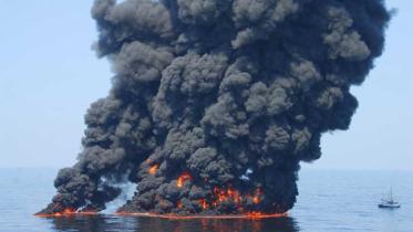 Öl aus der Deepwater Horizon wird verbrannt, Juni 2010