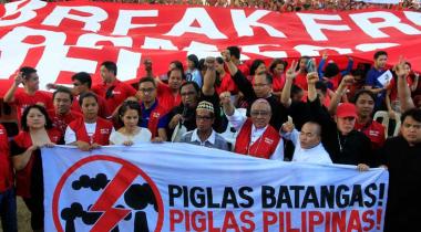 Batangas/Philippinen, 4. Mai 2016: Fünf Tage vor der Wahl protestieren rund zehntausend Menschen gegen den geplanten Neubau eines Kohlekraftwerks