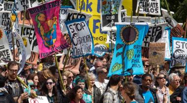 Washington D.C., 15. Mai 2016, Marsch zum Lincoln-Denkmal: Tausende Bürger/innen fordern die Obama-Regierung auf, die fossilen Rohstoffe im Boden zu lassen