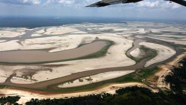 Der Solimões im brasilianischen Amazonas-Becken ist fast ausgetrocknet, 2010