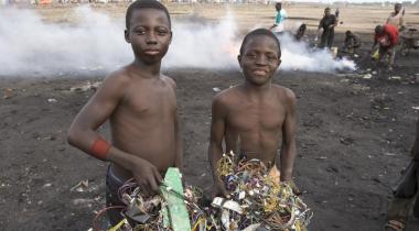 Elektroschrott aus den Industrieländern leidet teilweise auf illegalen Deponien wie dieser in Ghana. 2008