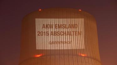 Projektion am AKW Emsland 6.6.2011: "AKW Emsland 2015 abschalten!"