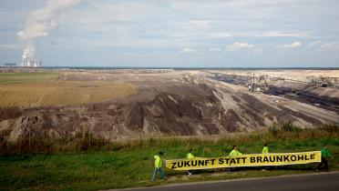 Teil einer Anti-Kohle-Menschenkette in der Lausitz
