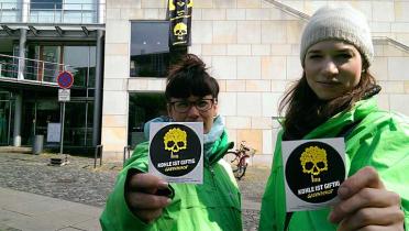 Anti-Kohle-Aktionstag in über 60 Städten. Greenpeace-Aktivisten gehen für die Energiewende auf die Straße, hier in Braunschweig.