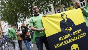 Anti-Kohle-Aktionstag am 30. Mai 2015 in über 60 Städten. Greenpeace-Aktivisten gehen für die Energiewende auf die Straße, hier in Köln.