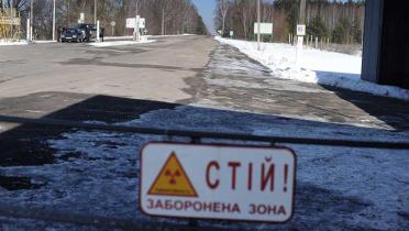 Ein Schild verweist auf den Beginn der Sperrzone von Tschernobyl, 03.03.2011 