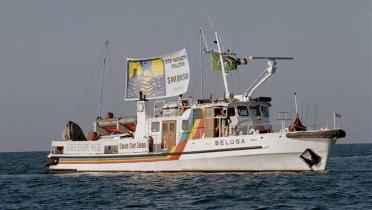 Das Greenpeace-Schiff Beluga auf Protestfahrtim französischen la Hague, 13.09.1997