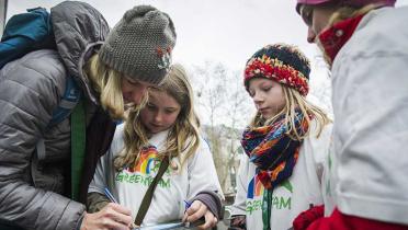 In Frankfurt protestieren Greenteam-Kinder und sammeln Unterschriften für den Schutz der Arktis, 15.03.2014