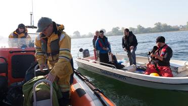 Boote von Greenpeace und Ozeaneum Stralsund