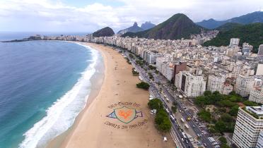 Menschliches Banner an der Copacabana: Defenda os Corais da Amazônia
