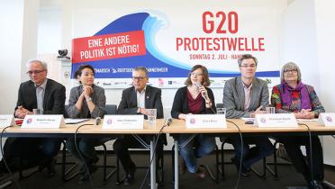 Von links nach rechts: Ernst-Christoph Stolper (BUND), Sweelin Heuss (Greenpeace), Uwe Polkaehn (DGB Nord), Clara Buer (Greenpeace, Moderation), Christoph Bautz (Campact) und Helena Peltonen (Mehr Demokratie Hamburg).